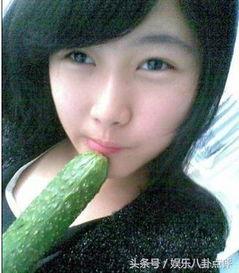 女生说在吃瓜看看你表演,见证女生的独特“吃瓜”表演